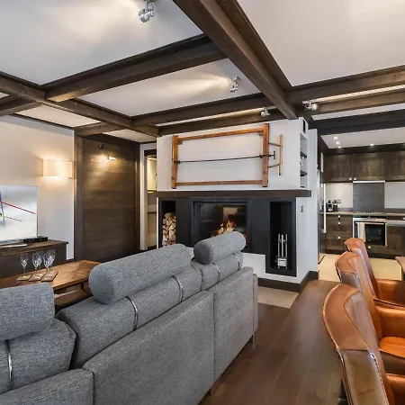 Appartement Chic Avec Cheminée Et Parking à - Fr-1-563-64 Courchevel